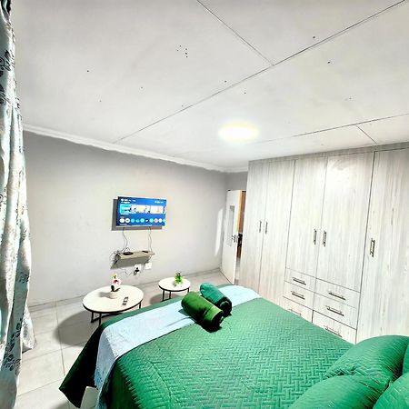 Azrisi Apartments Kempton Park Luaran gambar
